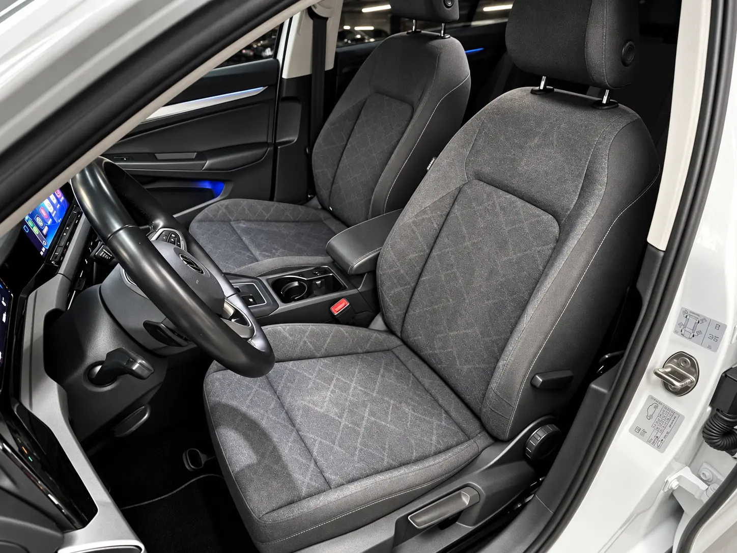 Volkswagen Golf 1.0 eTsi, photo 25